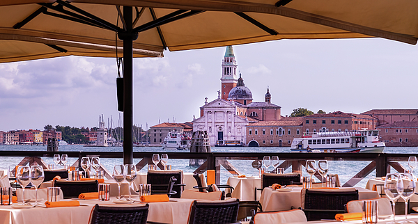 Elvira Peretsman - Dining With a View in Venice
