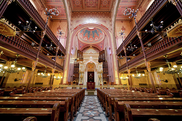 Artur Bogacki - Dohany Street Synagogue Interior in Budapest
