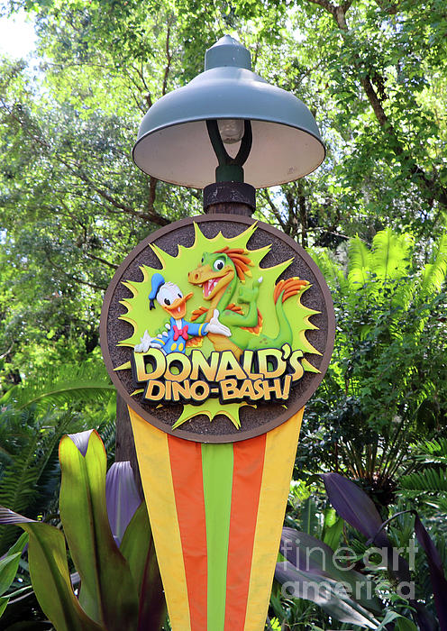 Saiba tudo sobre Donald's Dino-Bash no Animal Kingdom - Pelo Mundo Disney