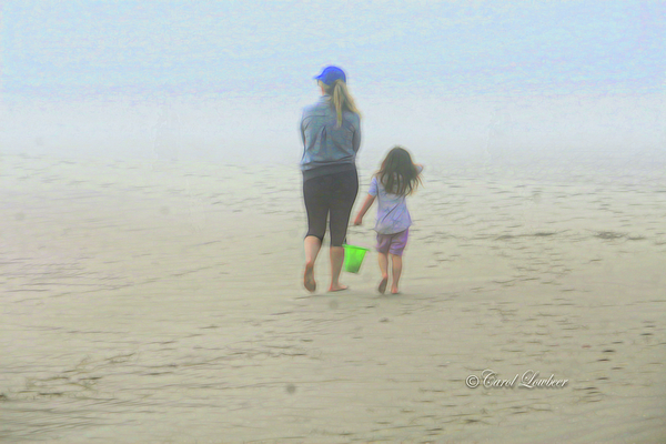 Carol Lowbeer - Dreamy foggy Walk on the Beach