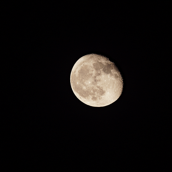 Айфон 14 луна. Съемки с Луны. Луна снятая на телефон. Картинка Луна не знает покоя. Как фотографировать луну ночью на зеркалку.