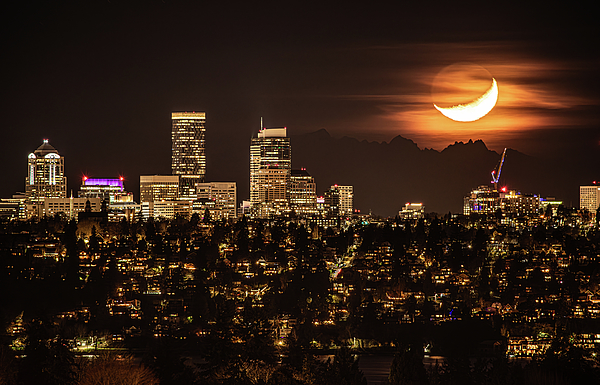 EZ Lorenz - Earthshine Crescent Moonset over the Seattle Skyline -#3