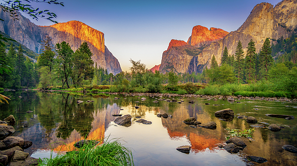 Harry Beugelink - El Capitan and Cathedral Rocks in Yosemite at Sunset