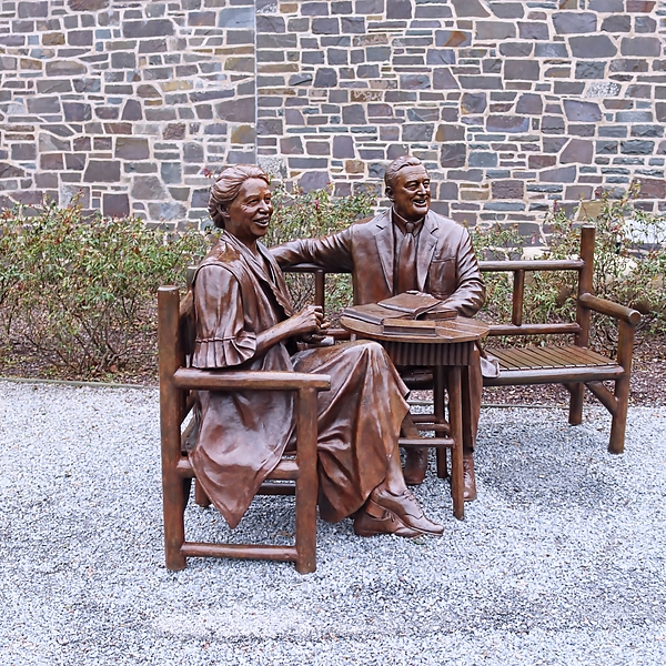 Christopher James - Eleanor and Franklin Roosevelt Statue