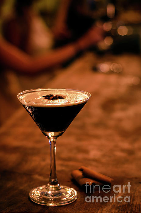 https://images.fineartamerica.com/images/artworkimages/medium/3/espresso-martini-cocktail-drink-in-cozy-dark-bar-interior-jm-travel-photography.jpg