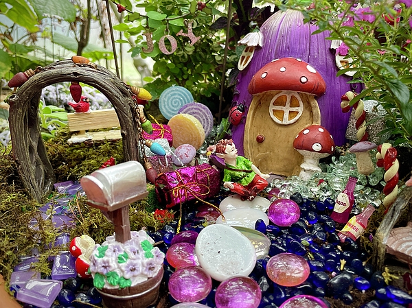 Jane Linders - Fairy garden purple