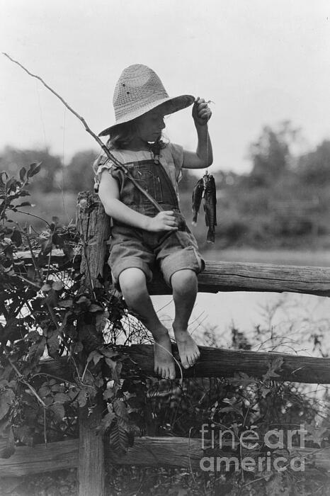 Best of Vintage - Farm life - Girl sitting on a fence with her fishing catch