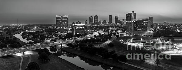 Bee Creek Photography - Tod and Cynthia - Fort Worth Skyline in BW Pano
