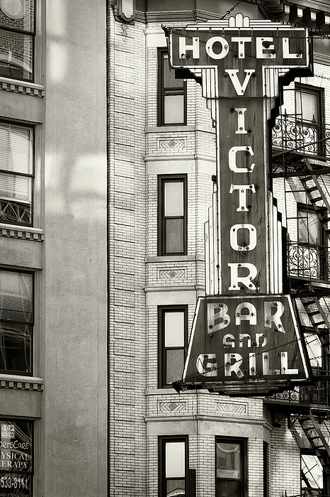 Jerry Fornarotto - Hotel Victor bw