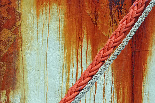 Eckart Mayer Photography - Hout Bay harbour - two ropes and weathered paint