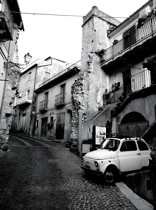 Leufia Rea - Italian Town in Black and White