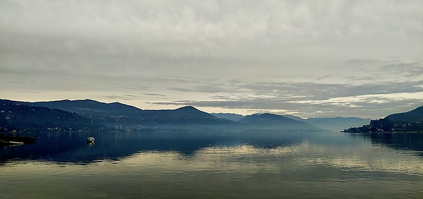Gabriela Sanchez - Vista del Lago Maggiore desde la ciudad de Arona. Italia