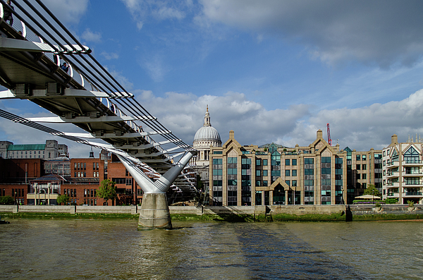 Nina Kulishova - London.Millennium Bridge