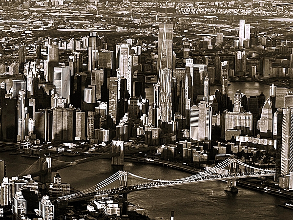 Thomas Brewster - Manhattan skyline in black-and-white