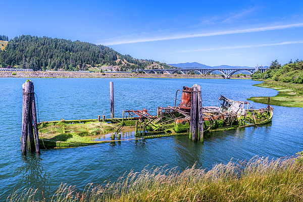 Harry Beugelink - Mary D. Hume shipwreck at Port Of Gold Beach, Oregon