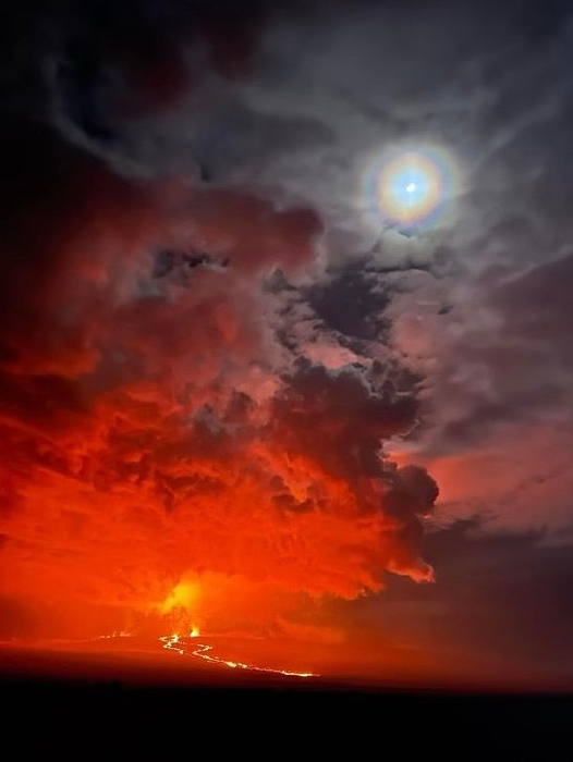 Bernadette Krupa - Mauna Loa Volcano Eruption 11 30 2022