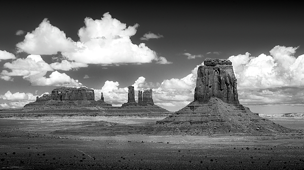 Harry Beugelink - Monument Valley Landscape at North Window Overlook in BW