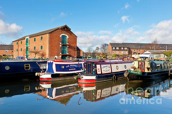Neale And Judith Clark - Narrow boats on the Trent and Mersey canal, Shardlow, Derbyshire, England, UK