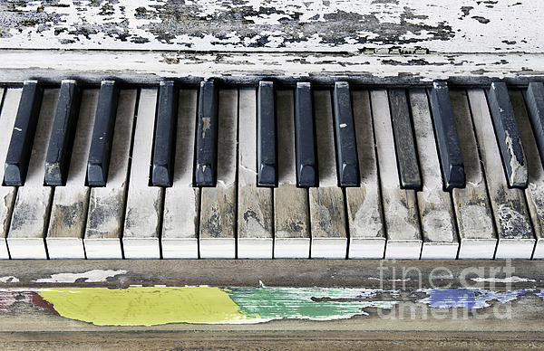 https://images.fineartamerica.com/images/artworkimages/medium/3/old-wornout-piano-keys-w-scott-mcgill.jpg