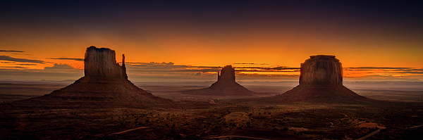 Harry Beugelink - Panorama of First Light at Sunrise in Monument Valley