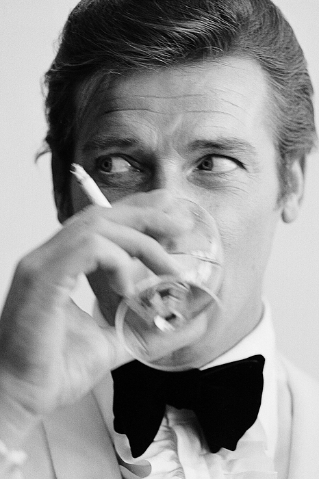Peter Ruck - Roger Moore James Bond Martini, Shaken Not Stirred