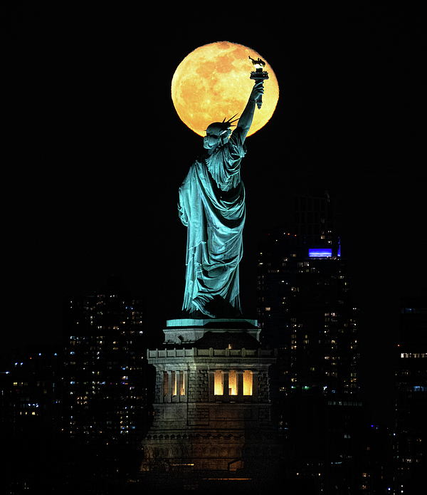 Steve Schaum - Snow moon rising to Lady Liberty