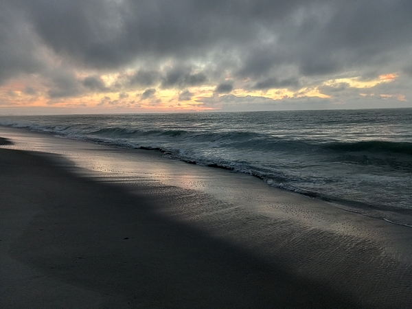 Beachscapes Gallery LLC - Solemn Daybreak I