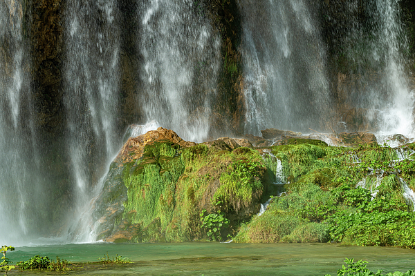 Eckart Mayer Photography - Splash - Closeup of the bottom of a beautiful waterfall - II