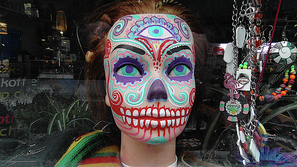 Kitsune Kowai - Mexican Death Mask - Strange Stuff I Saw in Shop Windows part 4 by Kitsune Kowai