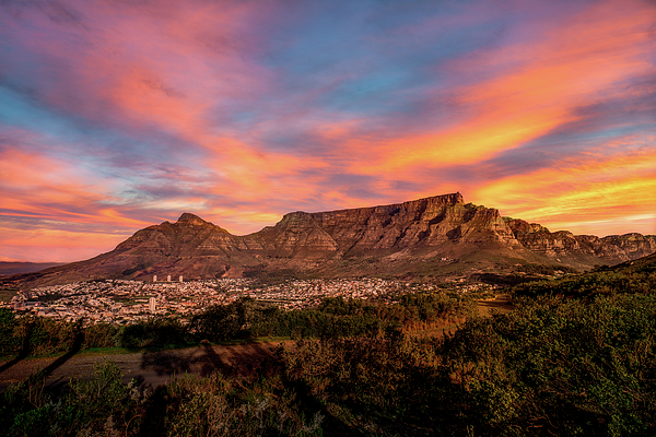 Harry Beugelink - Sun setting over Cape Town, Table Mountain, Devils Peak, Lions Head and the Twelve Apostles.