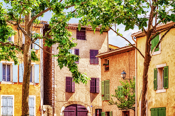 Tatiana Travelways - Sunny home buildings in Provence, France