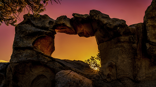 Harry Beugelink - Sunrise in Window Arch in the City of Rocks State Park, Idaho
