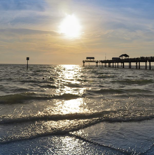 https://images.fineartamerica.com/images/artworkimages/medium/3/sunset-at-clearwater-beach-pier-60-bill-cannon.jpg