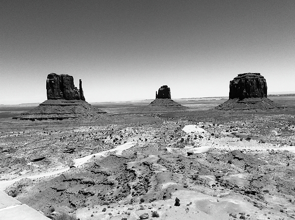 Calvin Boyer - The Captivating Mittens of Monument Valley BW
