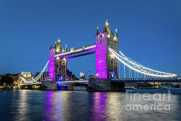 Delphimages London Photography - The Tower bridge in London at night