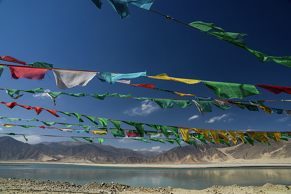Eckart Mayer Photography - Tibetan prayer flags above mountain river