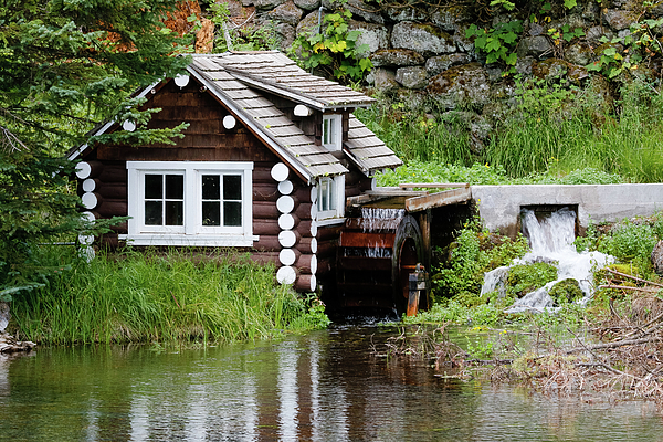 https://images.fineartamerica.com/images/artworkimages/medium/3/tiny-log-cabin-terri-morris.jpg