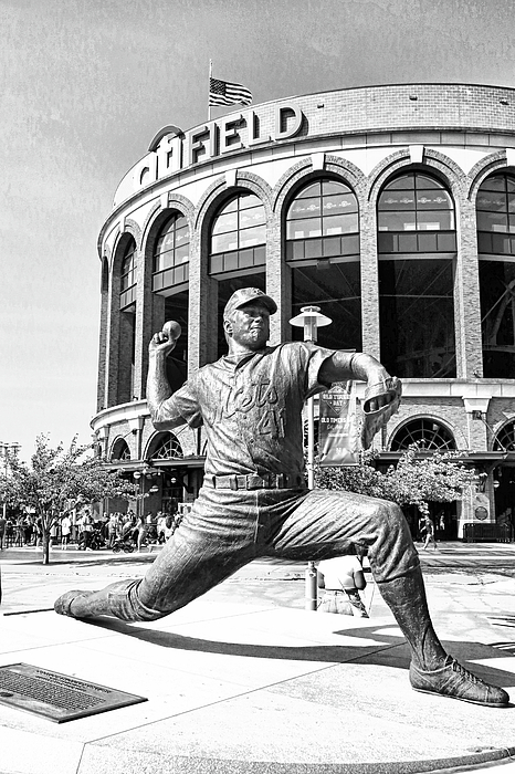 Tom Seaver Statue 2 , B and W - CitiField Tote Bag by Allen Beatty