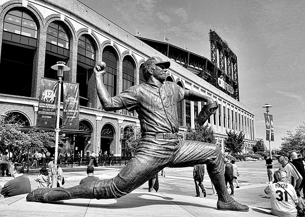 Tom Seaver Statue , B and W - CitiField Jigsaw Puzzle by Allen