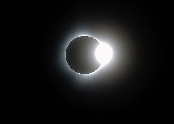 Marlin and Laura Hum - Total Solar Eclipse Diamond Ring