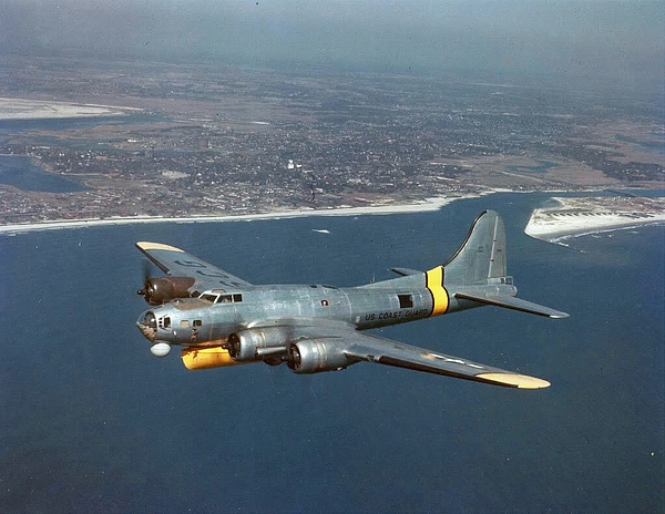US Coast Guard - Linda Howes Website - US Coast Guard Boeing PB-1G Flying Fortress 1945