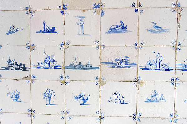 Patricia Hofmeester - Wall of old Dutch Delft blue tiles