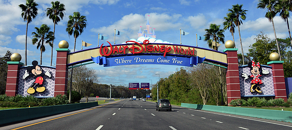 WDW entrance sign circa 2020 2021 Tapestry for Sale by David Lee Thompson