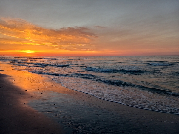 Beachscapes Gallery LLC - Welcoming Dawn