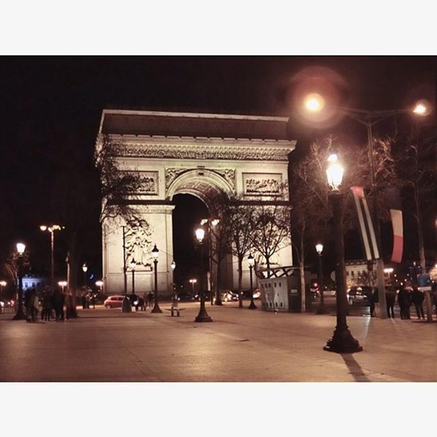 Paris Photograph -  Arc De Triomphe De Letoile 
on by Aa Ya Na