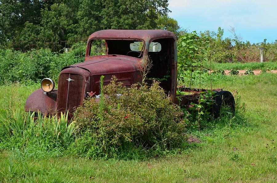 Abandoned truck Photograph by Dwight Eddington - Fine Art America