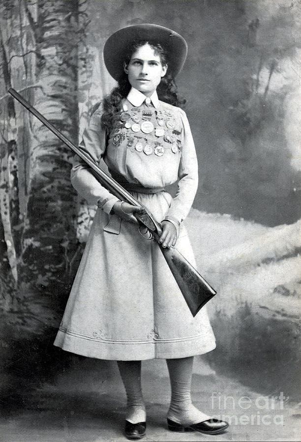Annie Oakley, American Folk Hero #2 Photograph by Science Source