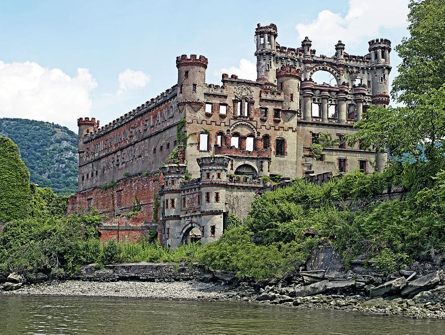 Bannerman Castle On Pollepel Island In The Hudson River New York