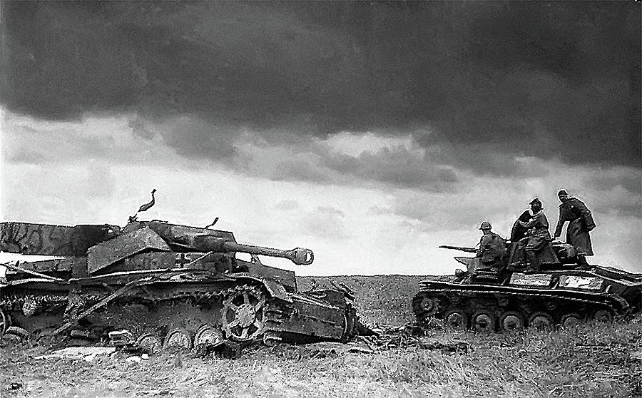 battle of kursk soldier praying battle of kursk tanks