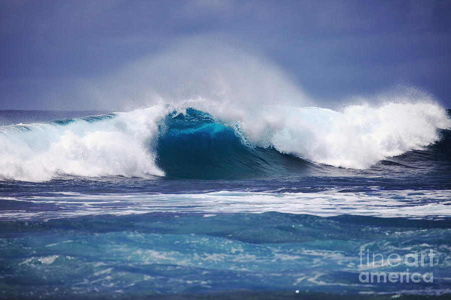 Active Photograph - Beautiful wave breaking #1 by Tomas del Amo - Printscapes
